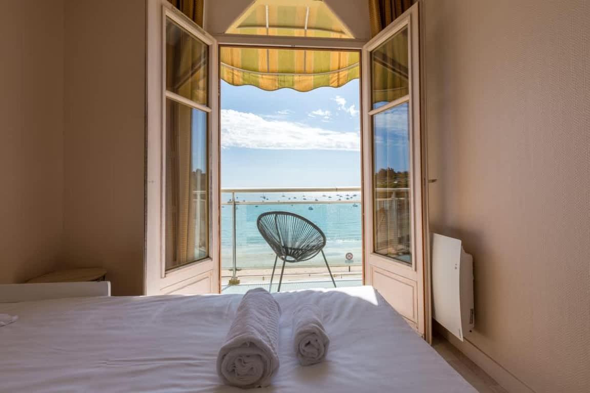 Les Pieds Dans L'Eau - Bel Appartement - Vue Mer 康卡勒 外观 照片