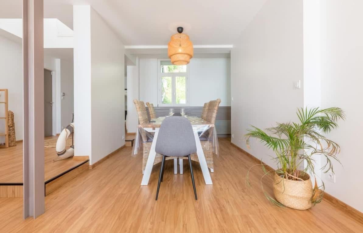 Les Pieds Dans L'Eau - Bel Appartement - Vue Mer 康卡勒 外观 照片
